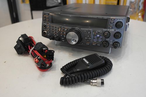 Kenwood TS-2000 all-mode HF VHF UHF transceiver front panel view