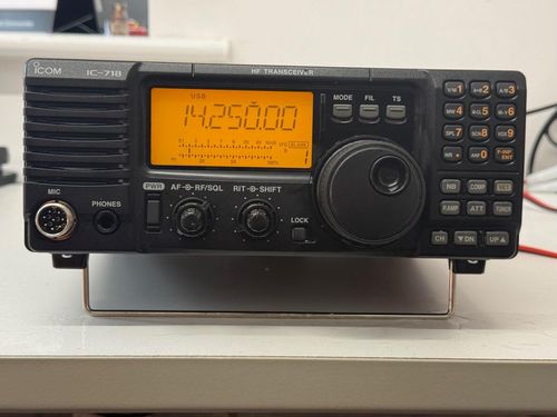 Second Hand Icom IC‑718 HF Transceiver – front view