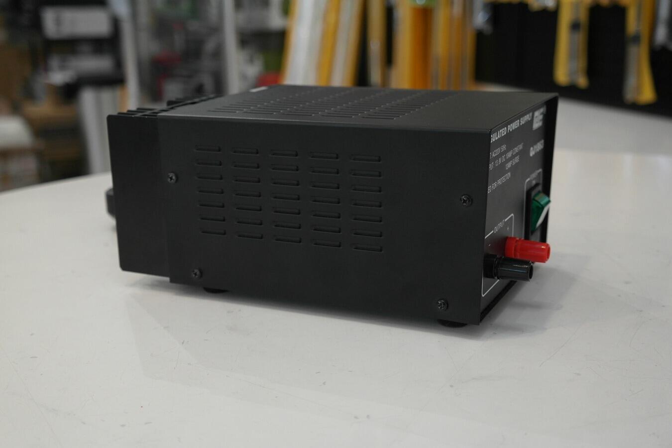 QJE QJ1863 regulated PSU front display and switches