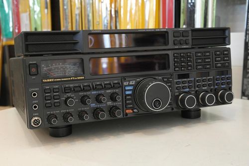 Yaesu FTDX5000 Limited flagship HF transceiver front panel view