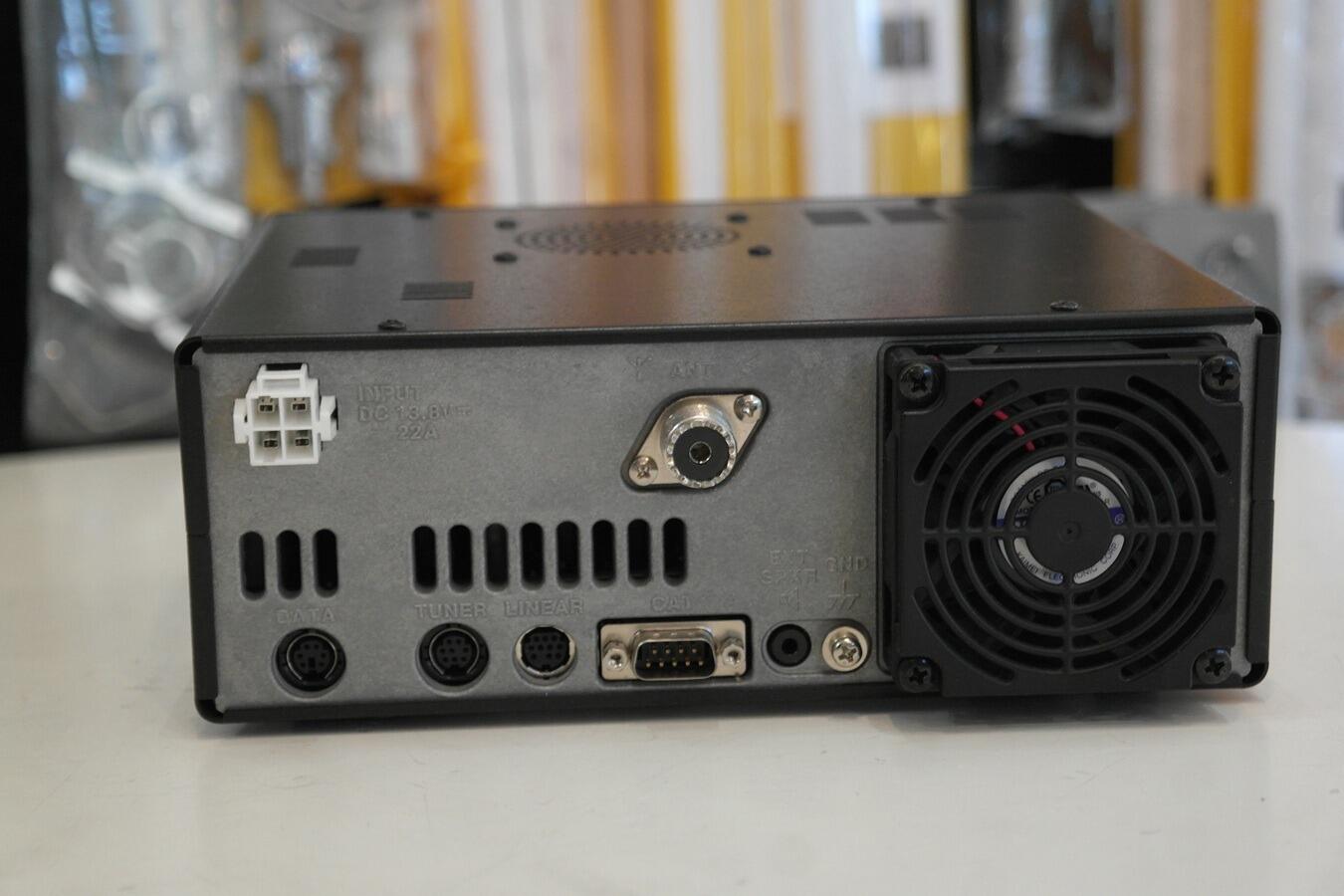 Yaesu FT-450D rear antenna and accessory connections