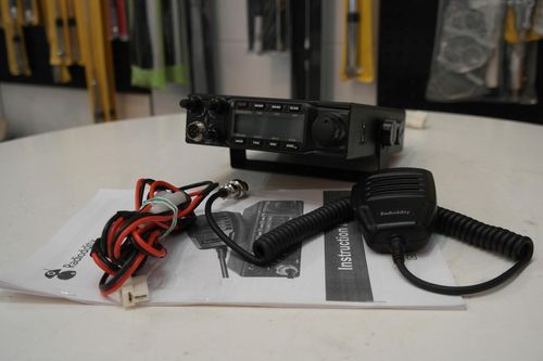 Radioddity QT80 80W 10 metre transceiver front panel view