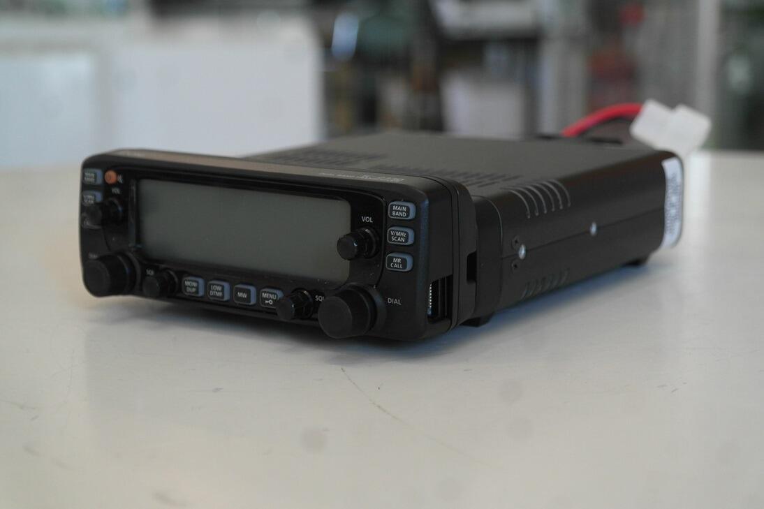 Second Hand Icom Ic E Vhf Uhf Dual Band Radioworld Uk