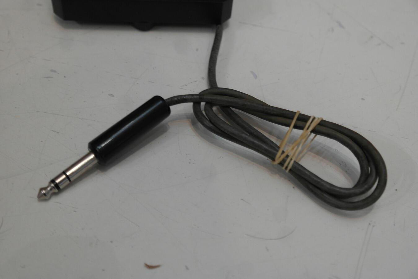 MFJ-564 rear connection terminals Morse key detail