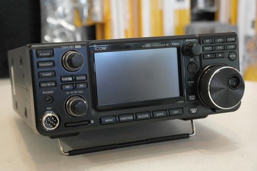 Icom IC-7300 HF 50MHz SDR transceiver front panel view