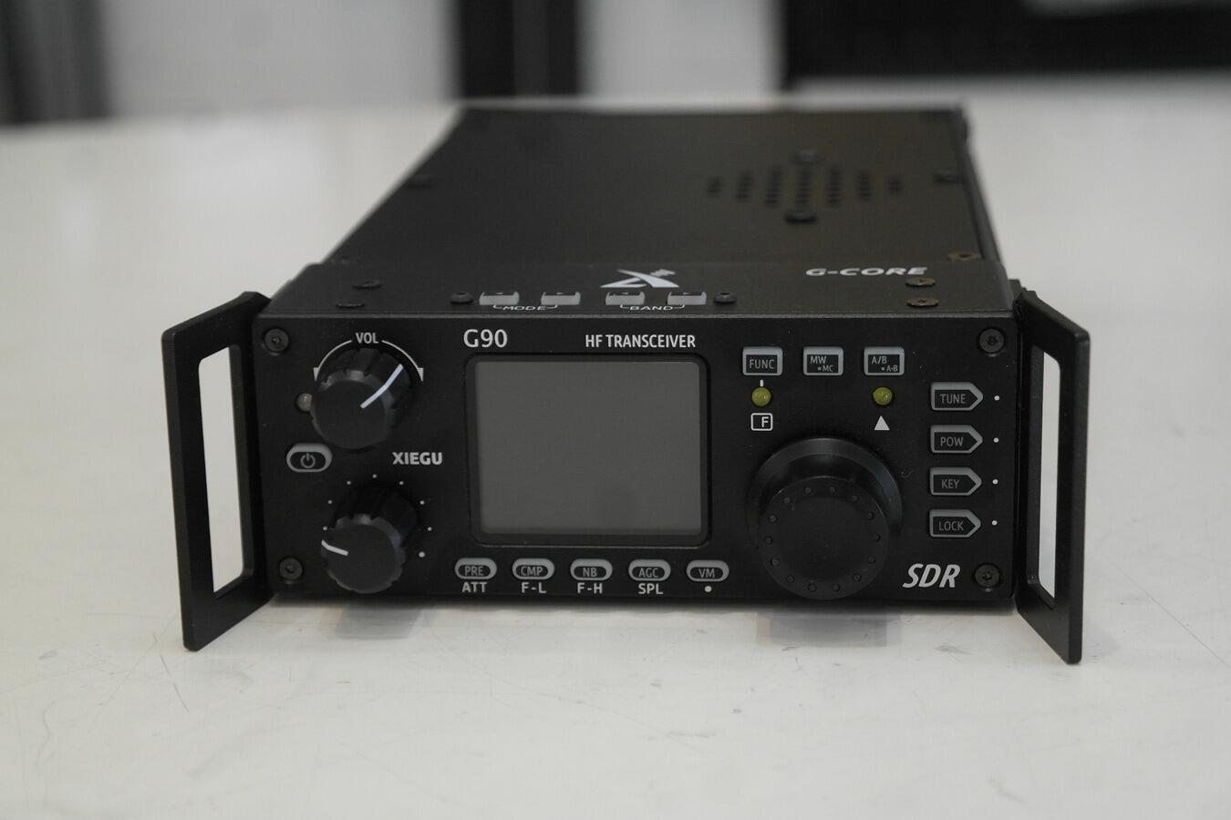 Xiegu G90 SDR spectrum display and front controls close up