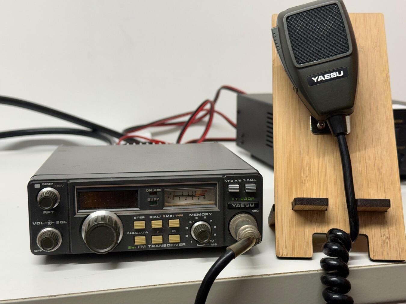 RESCUE RIGS Yaesu FT‑230R – classic FM transceiver