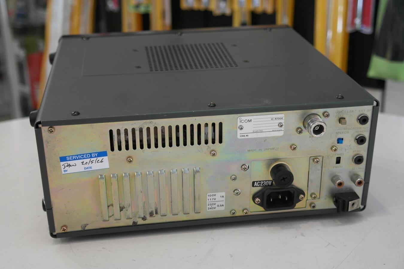Icom IC-R7000 rear antenna and connection ports detail