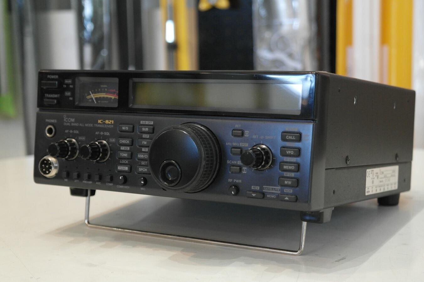 Icom IC-821H front controls and tuning knob detail