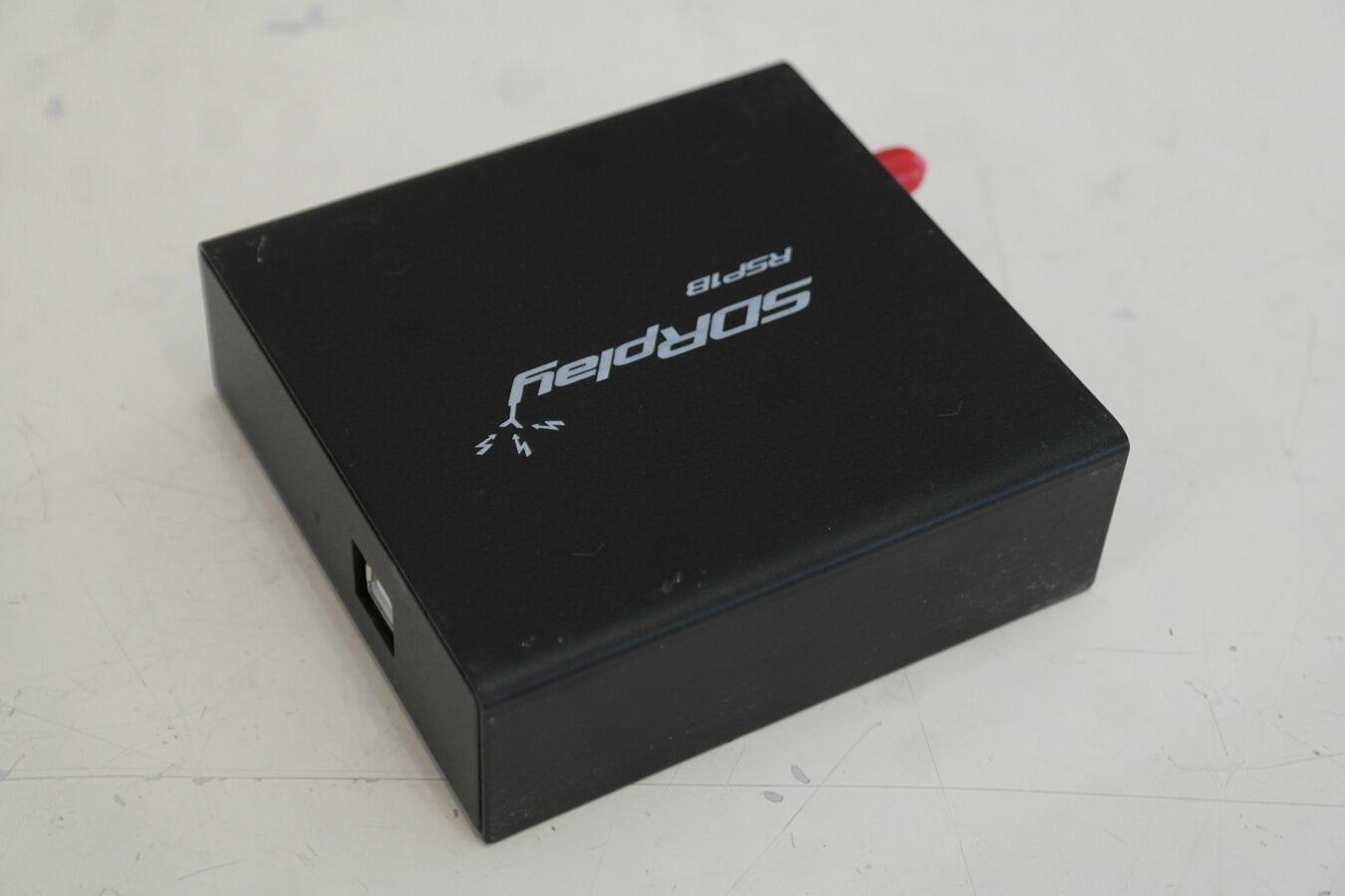 SDRplay RSP1B antenna input and USB connection detail