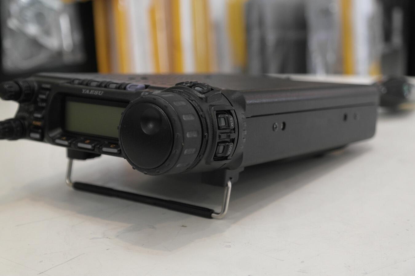 Yaesu FT-857D main tuning dial and front panel controls