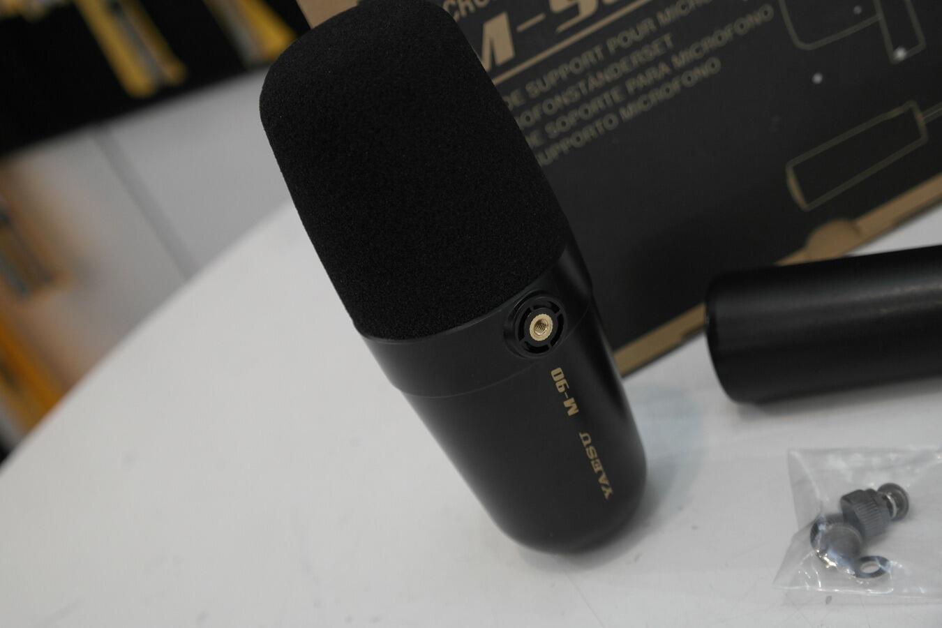 Yaesu M-90MS desktop microphone with PTT switch detail