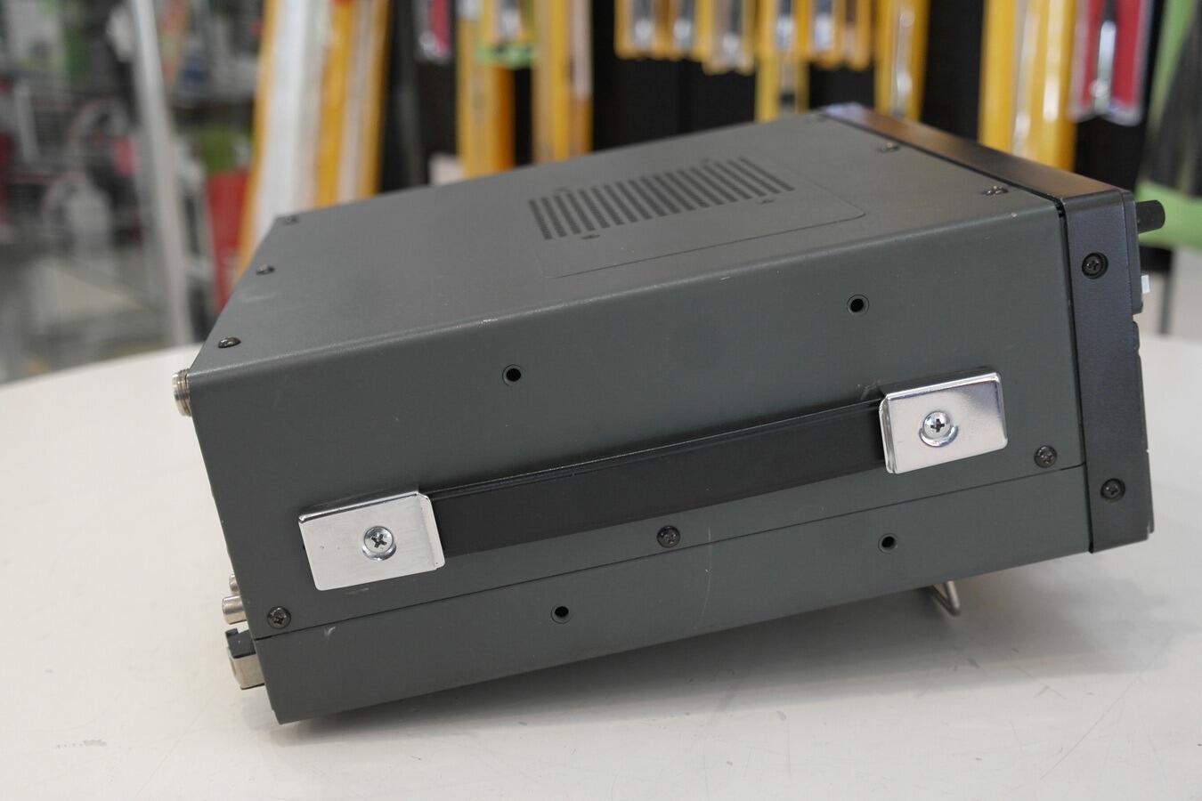 Icom IC-R7000 side view communications receiver unit