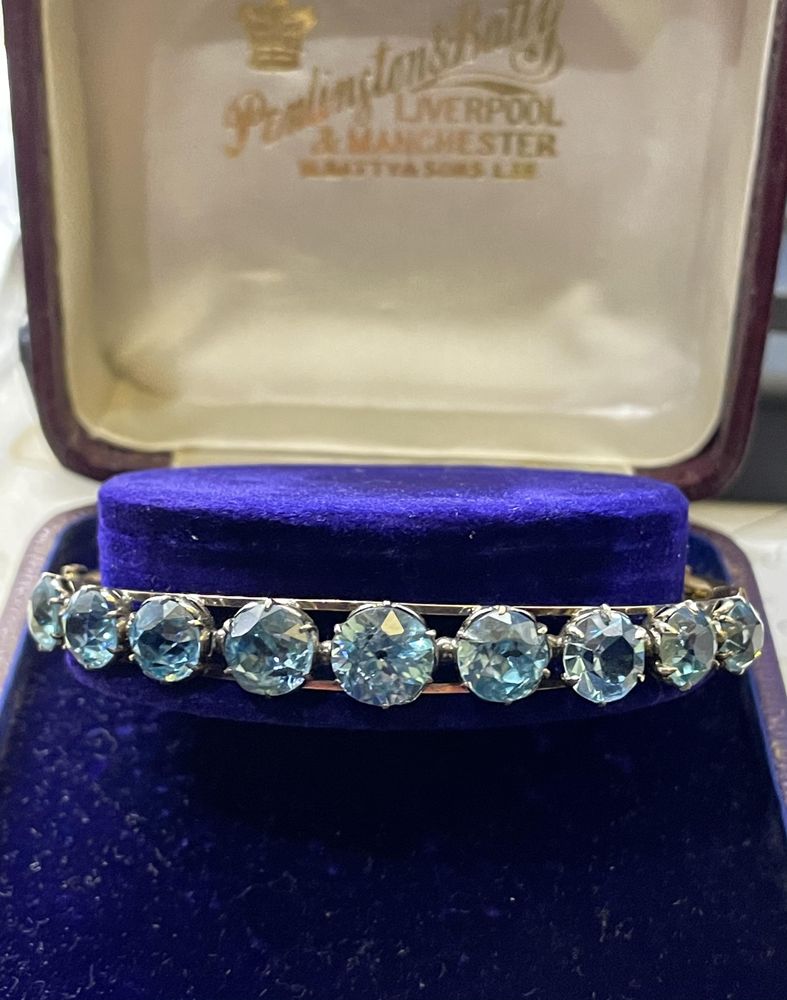 Antique 9ct gold blue zircon bangle
