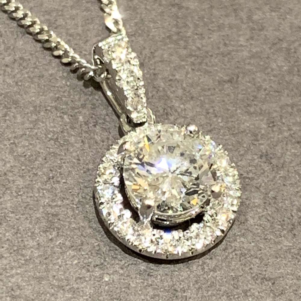 Halo diamond pendant