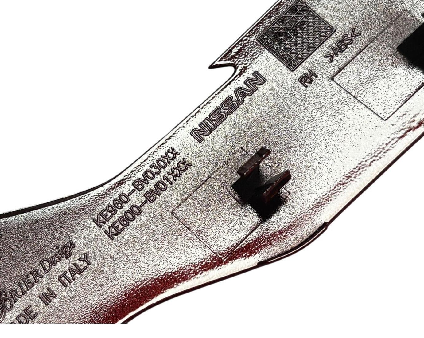 Genuine Nissan RH OS Wing mirror cover (Detroit red) close up