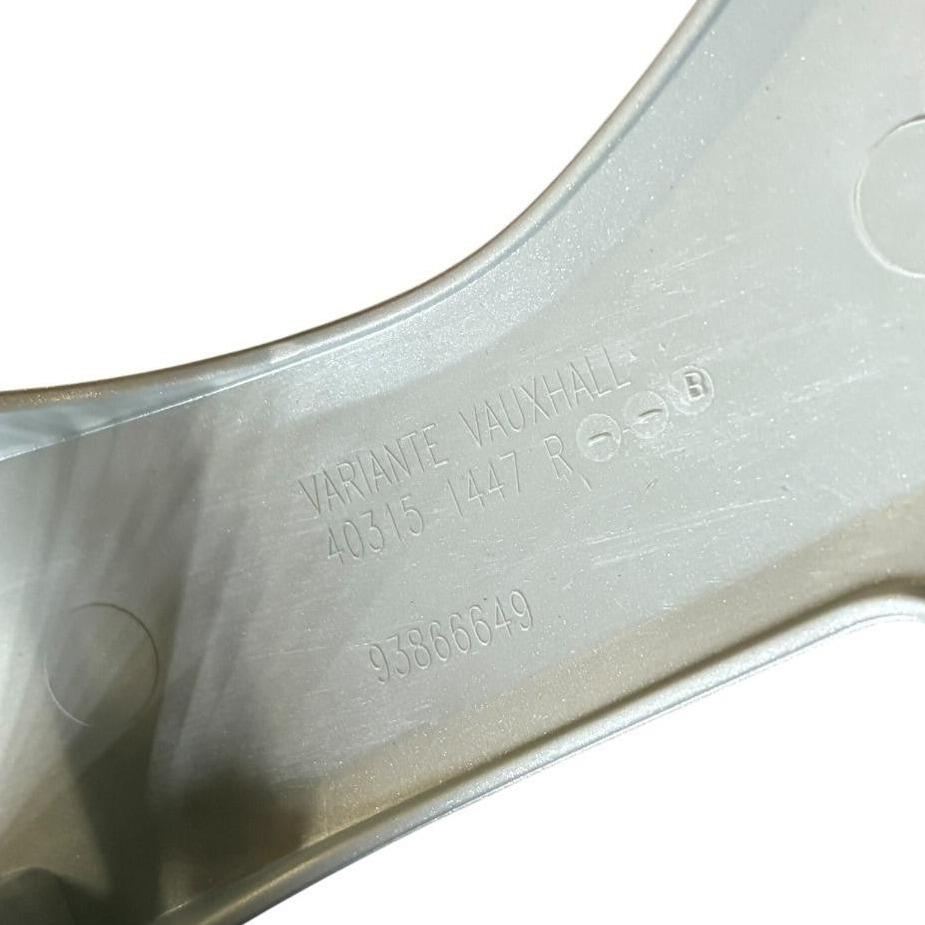 Genuine Renault Trafic 3 16" Wheel Trim close up view