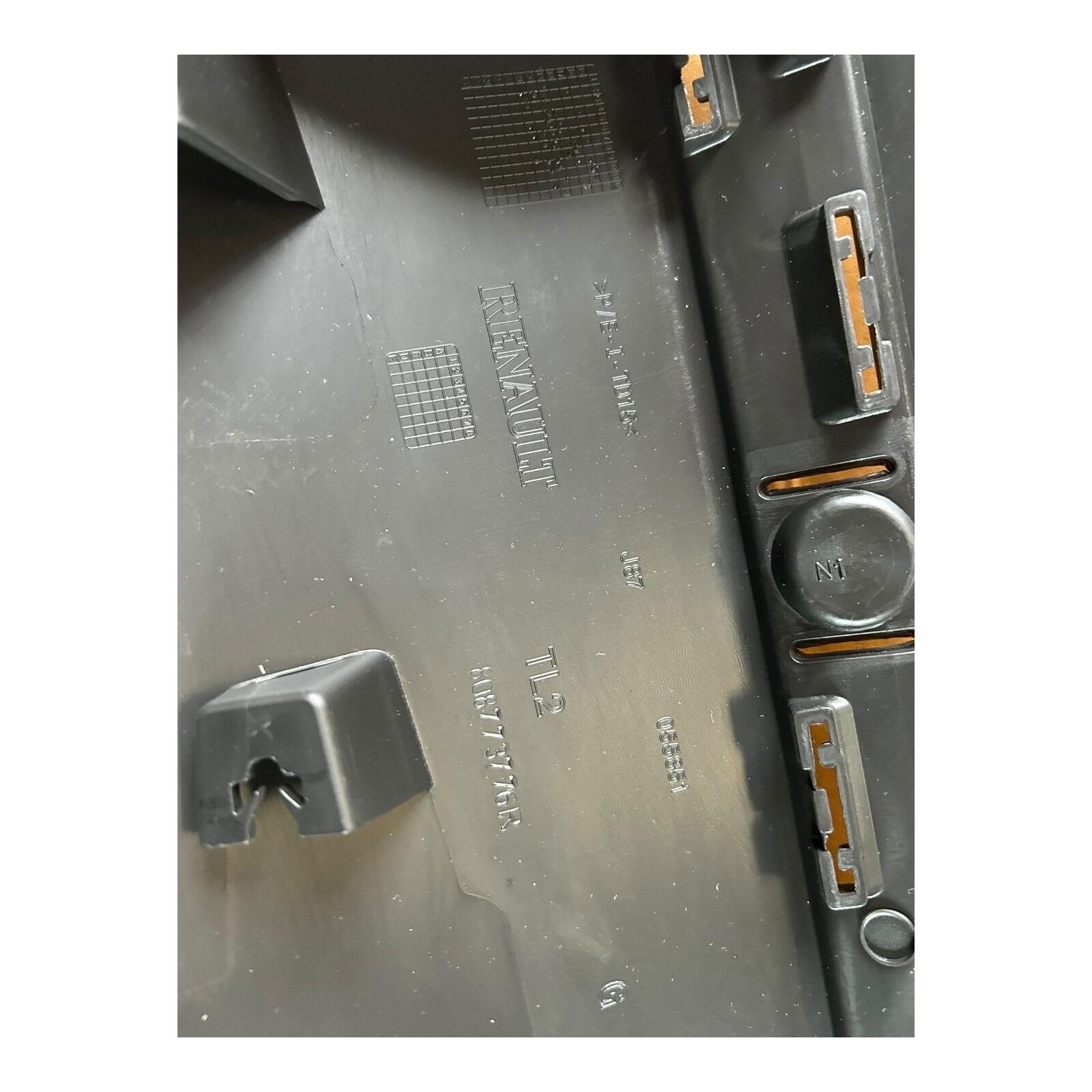 Renault Captur LH NS Front door moulding automotive part
