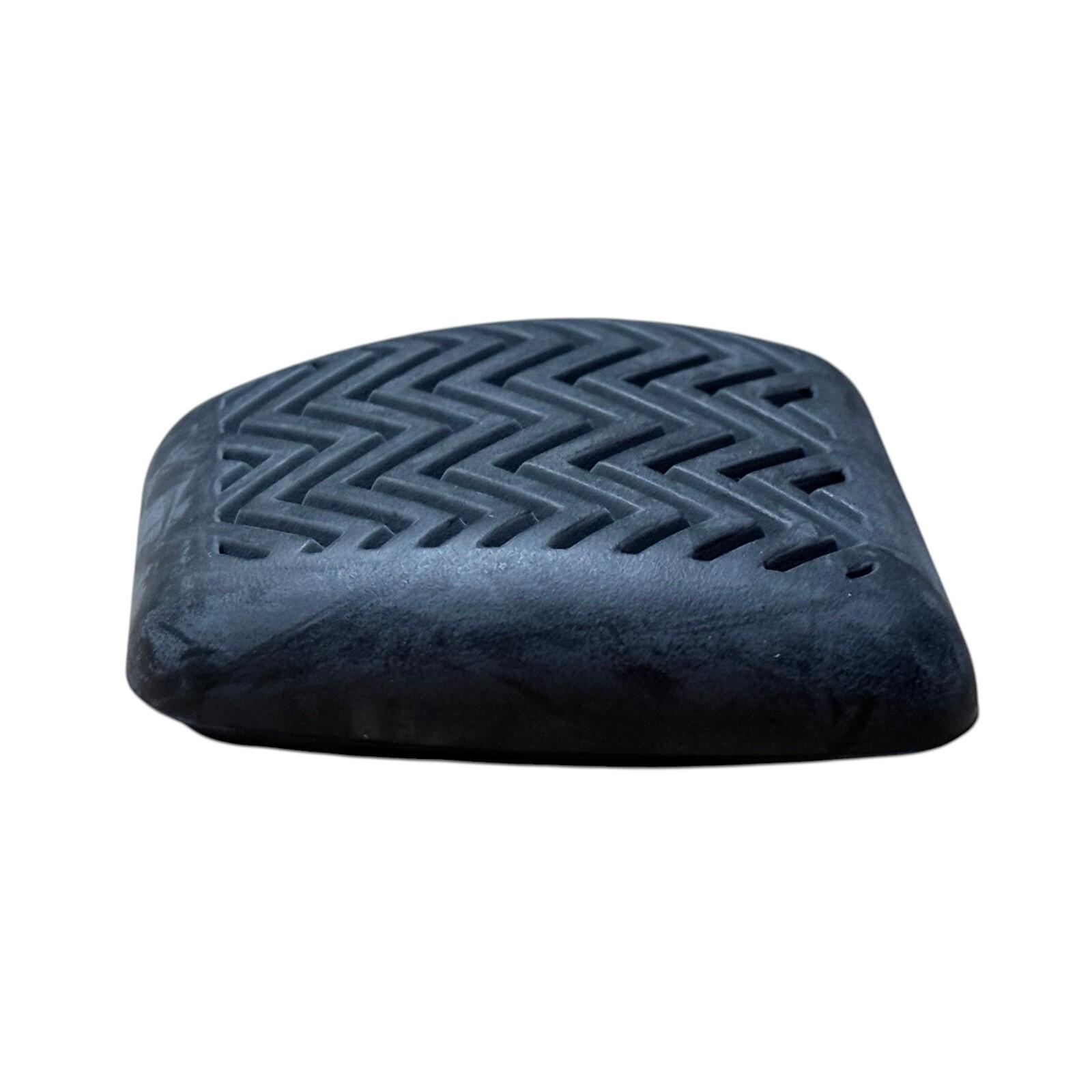 3132102020 — Genuine Mitsubishi Hi-Lux Clutch Pedal Pad, factory-specification unit
