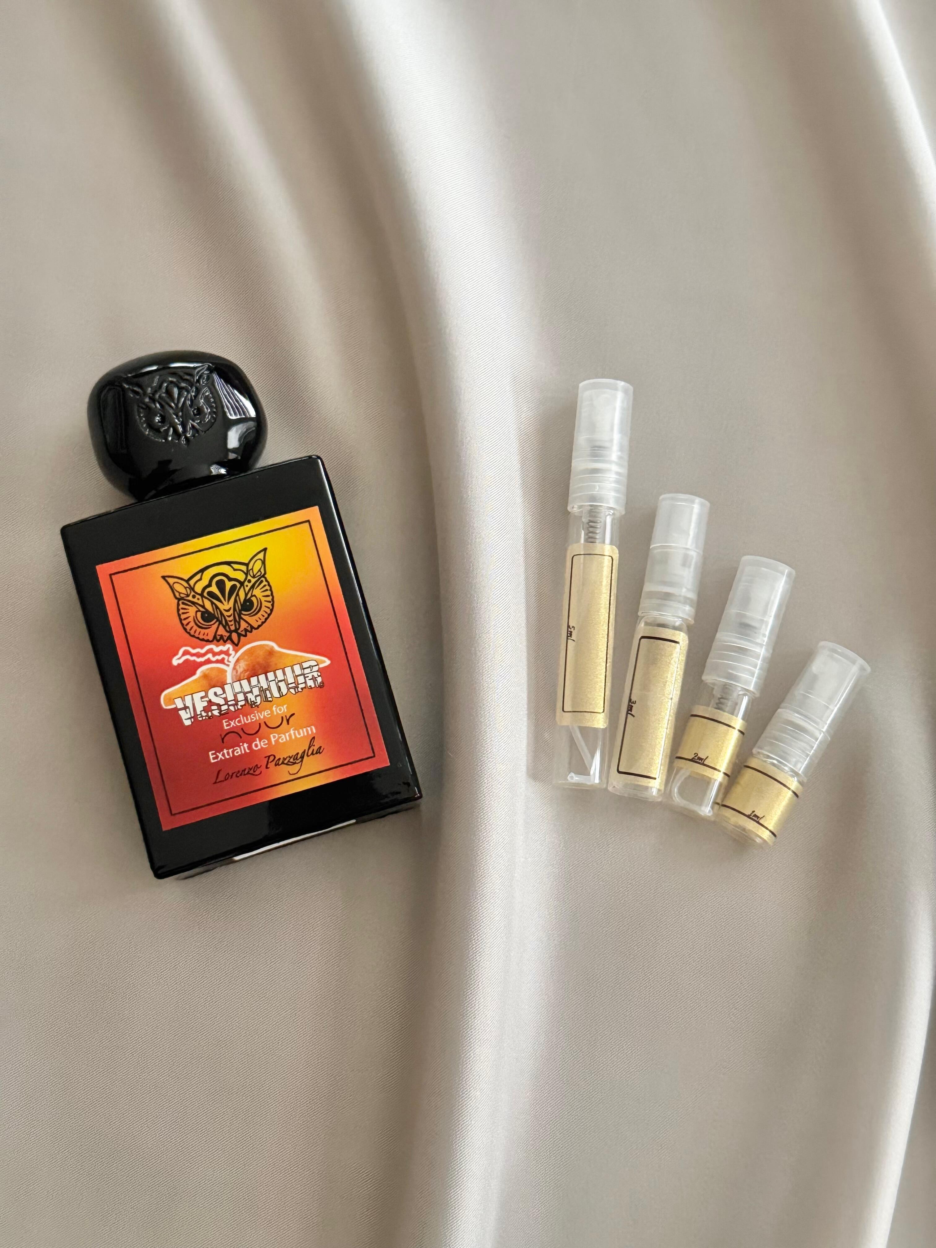 Lorenzo Pazzagalia Vesuviuur with sample bottles