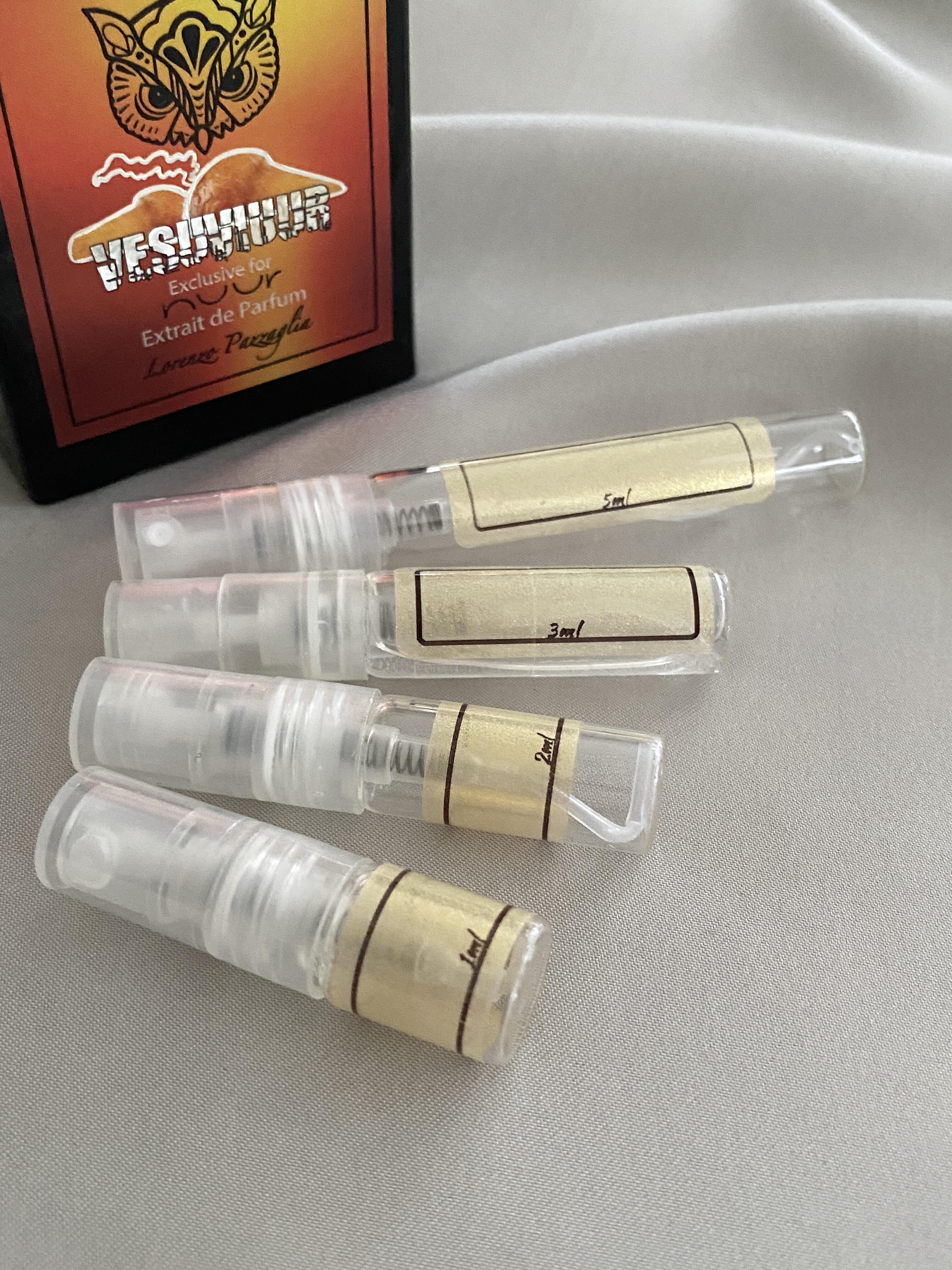 Lorenzo Pazzagalia Vesuviuur and sample bottles