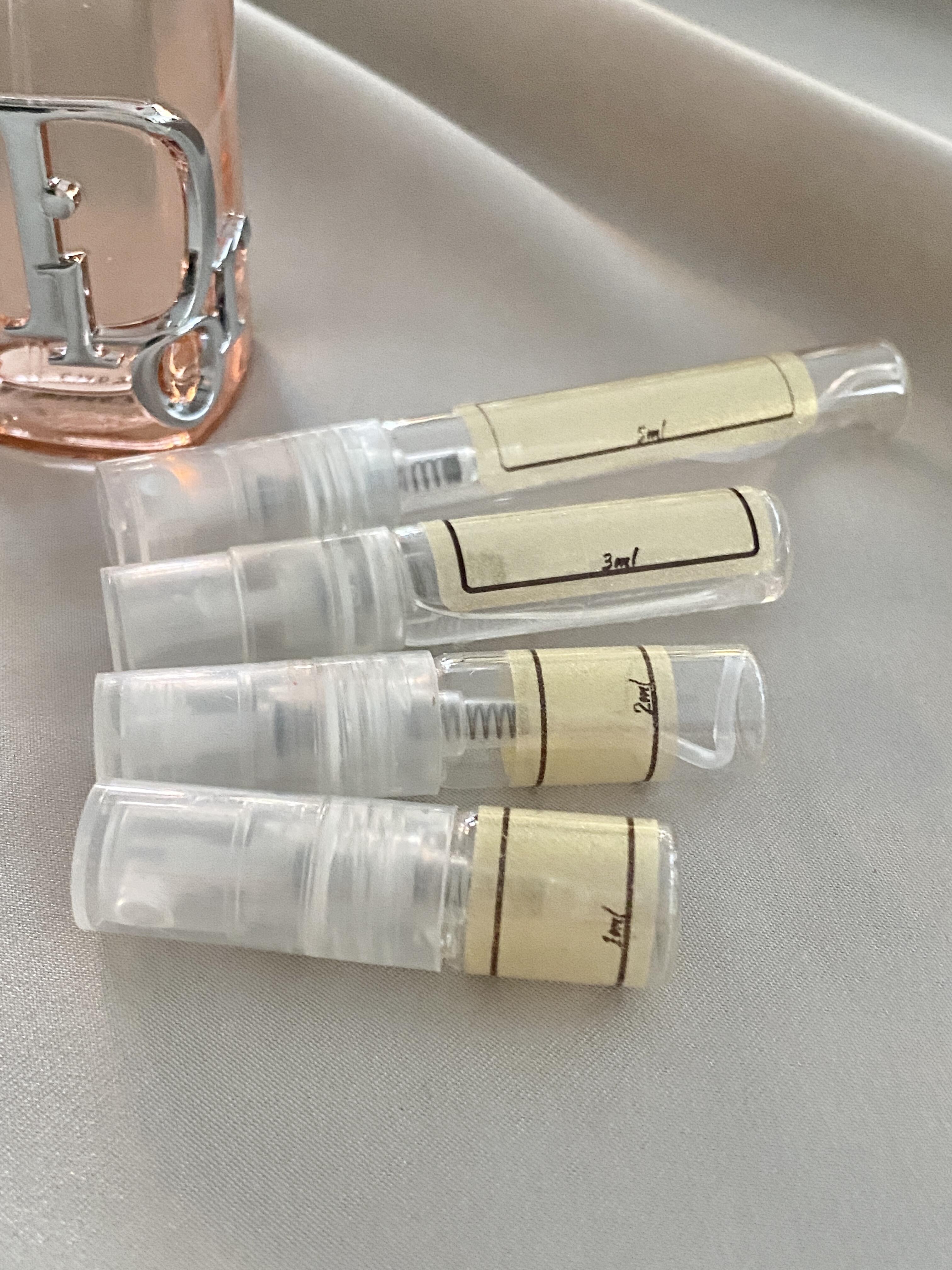 Dior Addict Peachy Glow and sample bottles