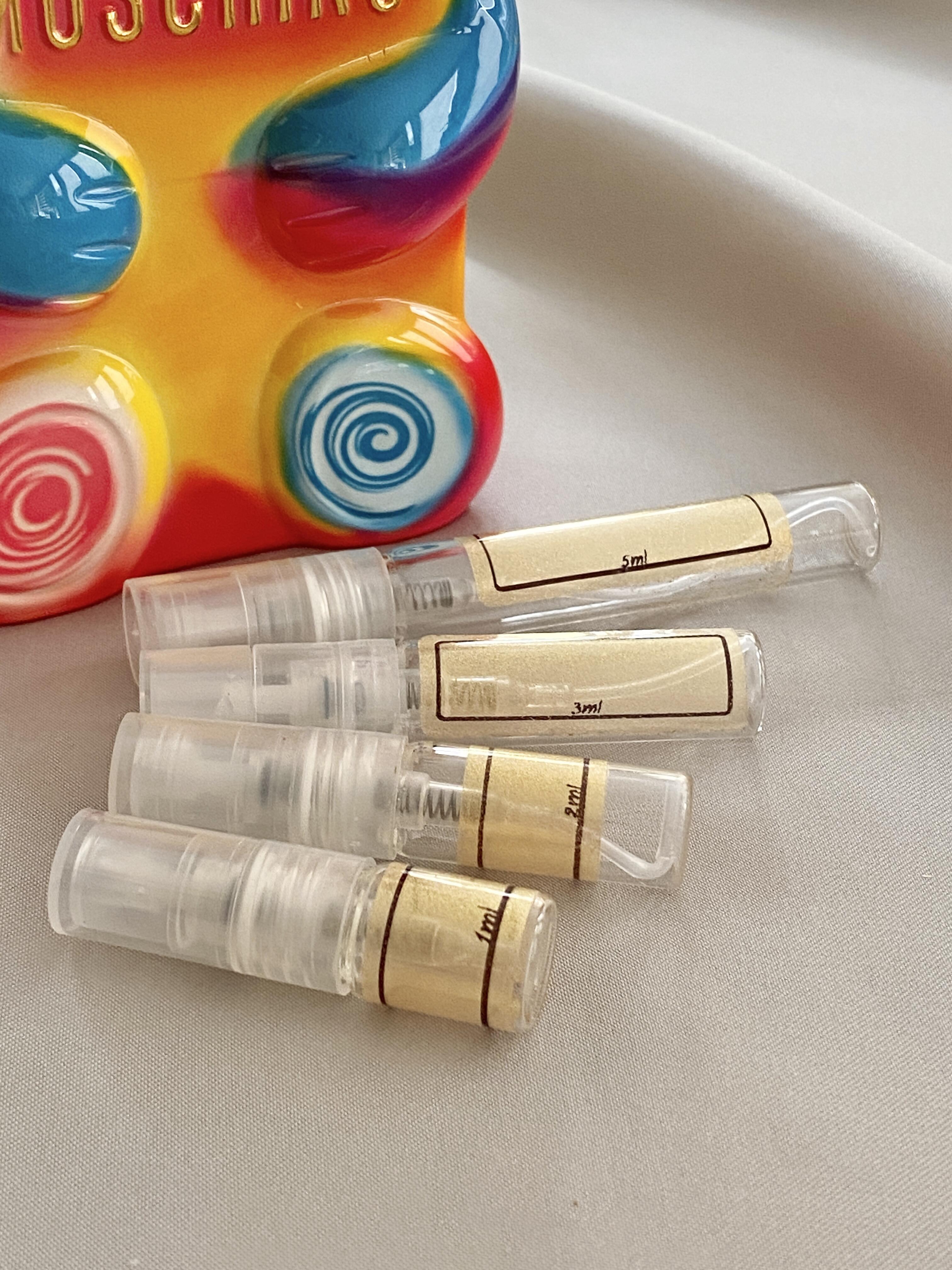 Moschino Toy 2 Gummy with sample bottles