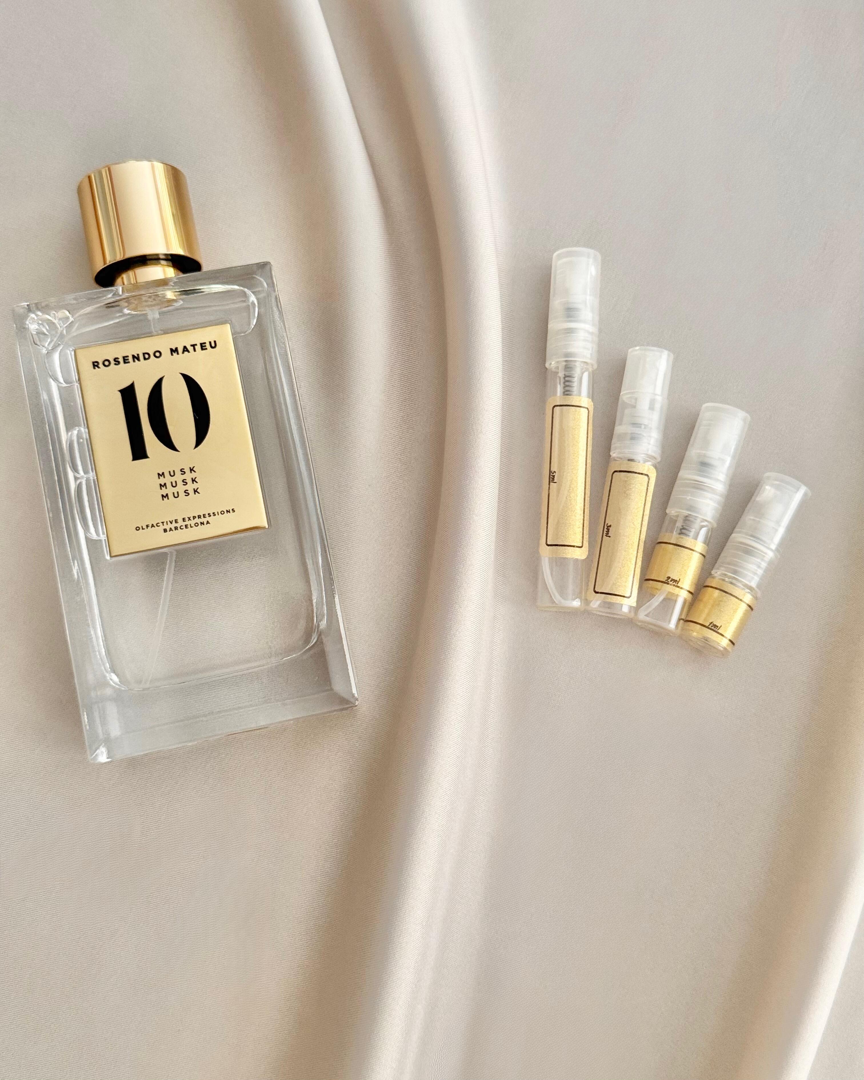 Rosendo Mateu No 10 Musk Musk Musk with sample bottles