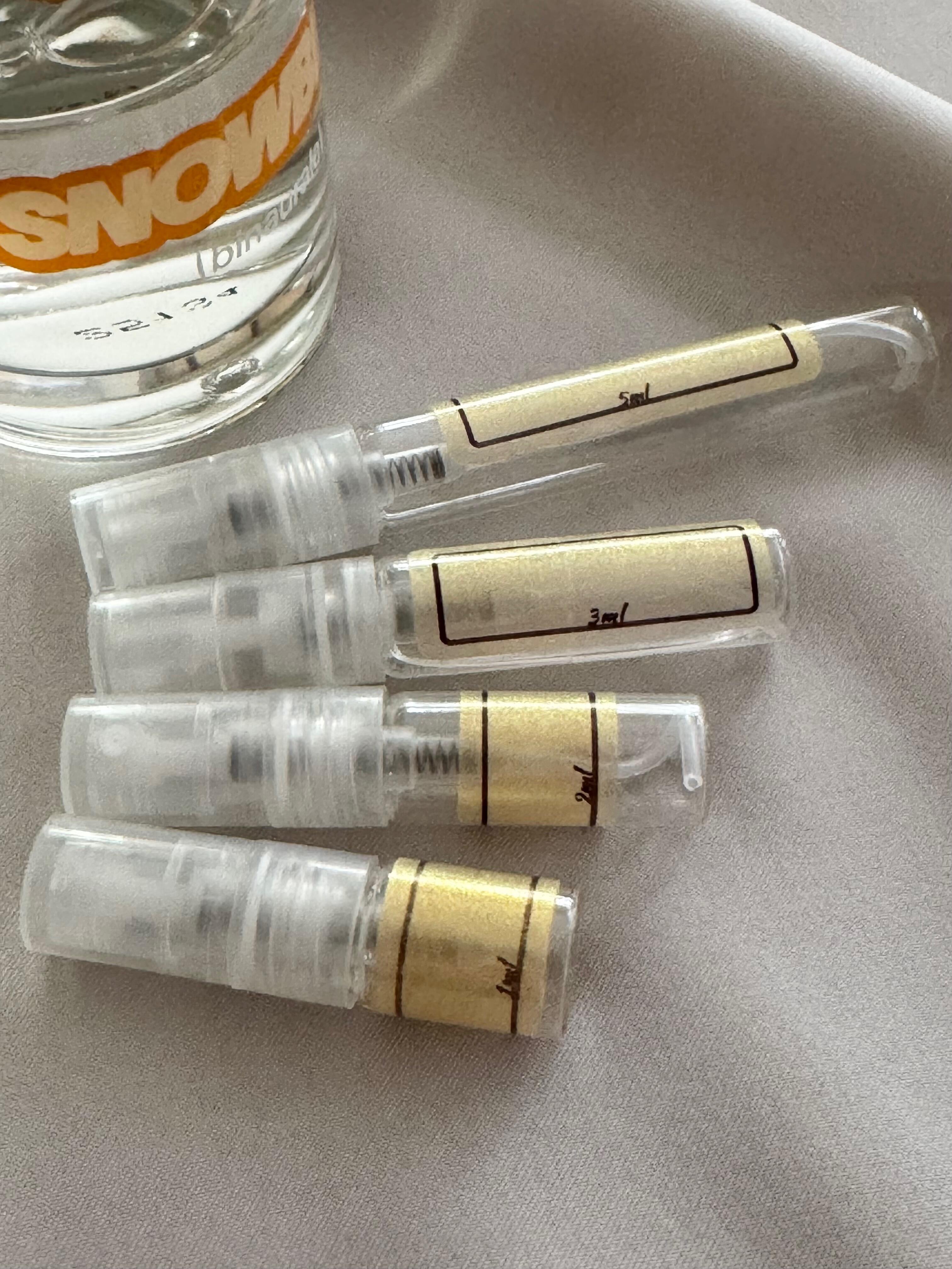 Binaraule Snowbird with sample bottles