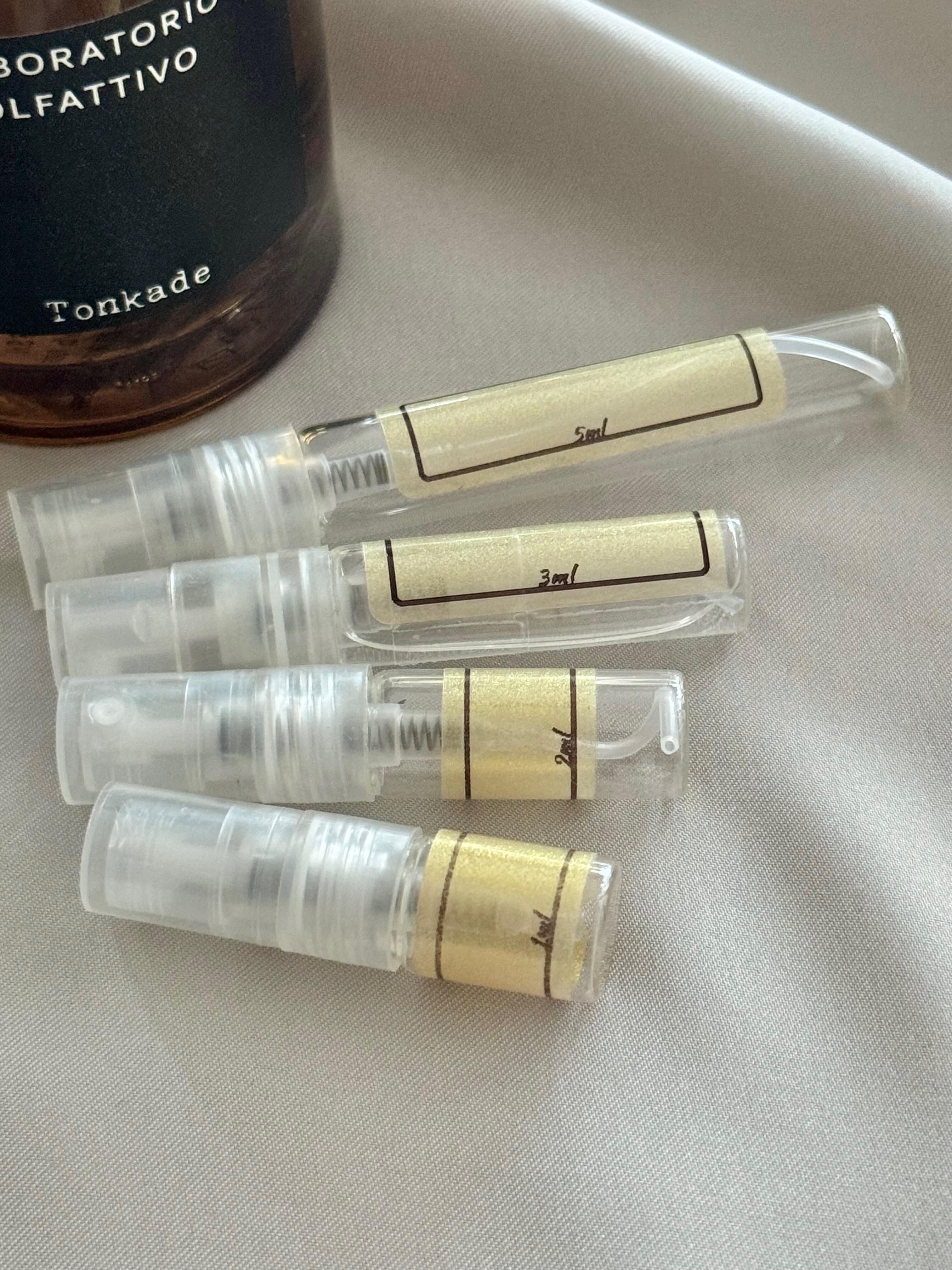 Laboratoria Olfacttivo Tonkade and sample bottles