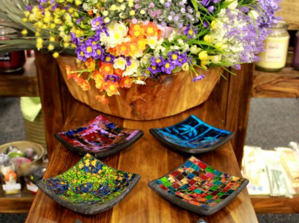 Decorative dishes & bowls