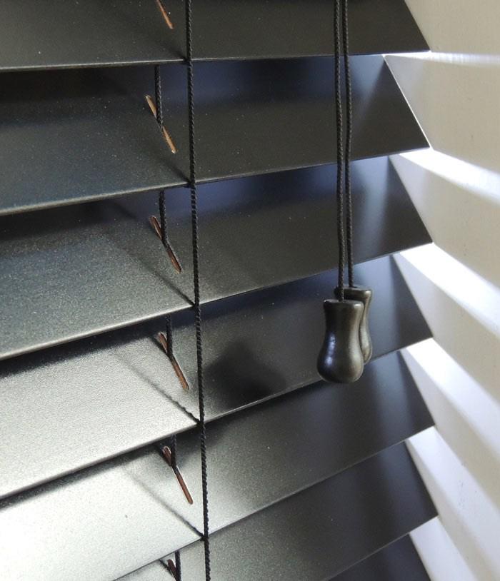 50 Mm 35 27 Black Wooden Venetian Blind