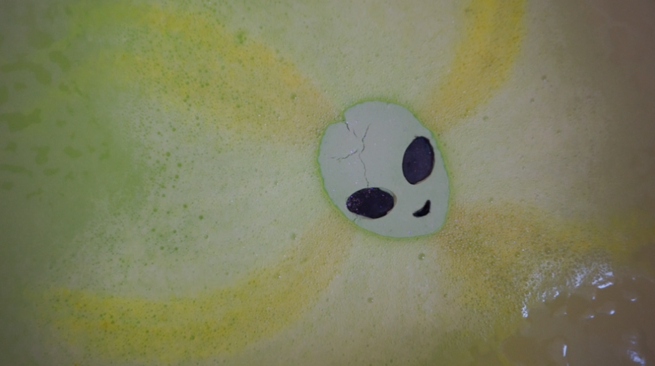 hidden colour bath bomb
