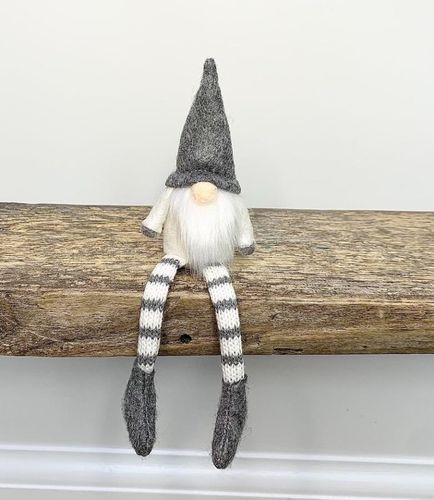 small grey sitting gonk