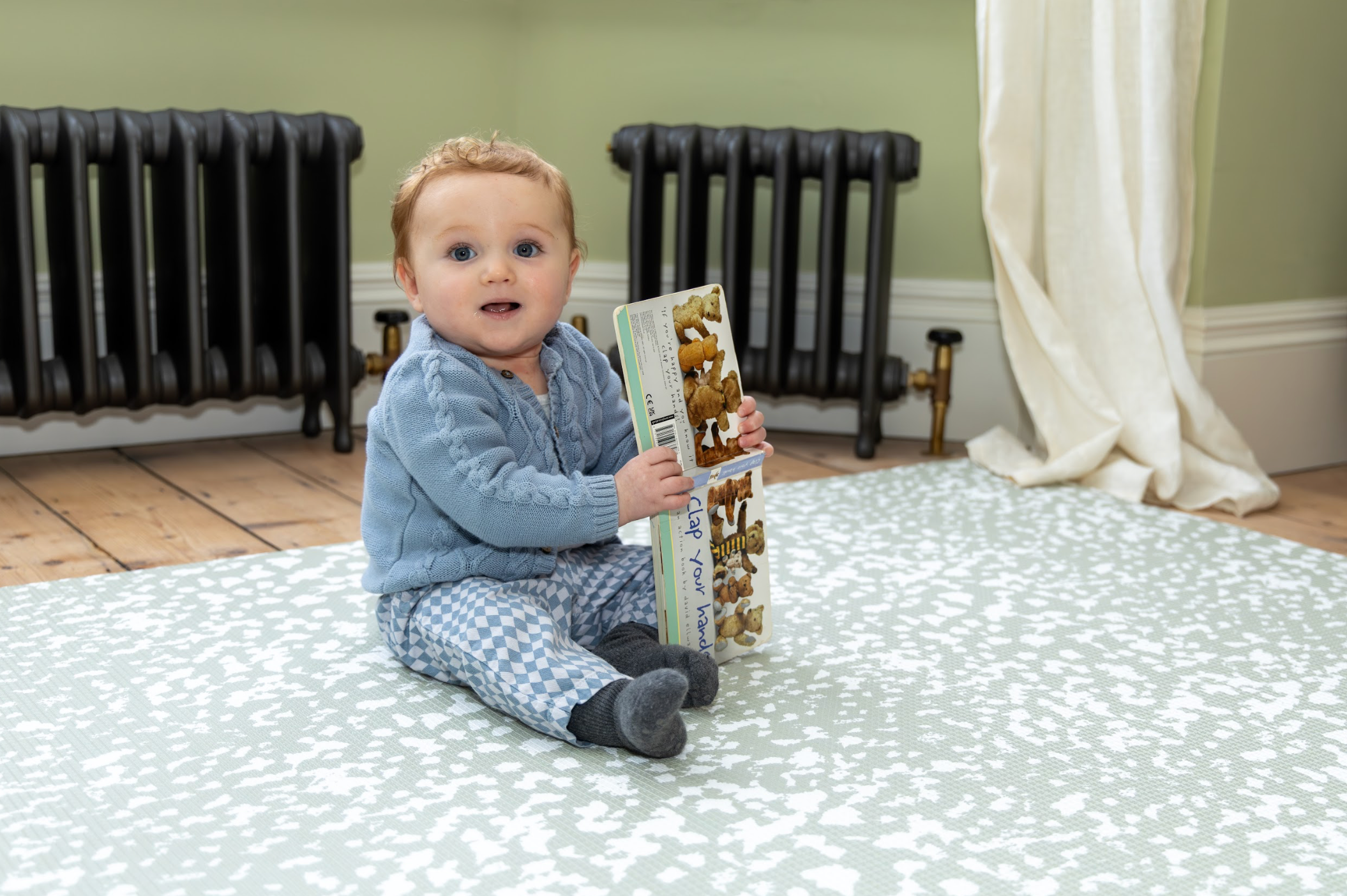 Speckled Kisses Playmat in Olive