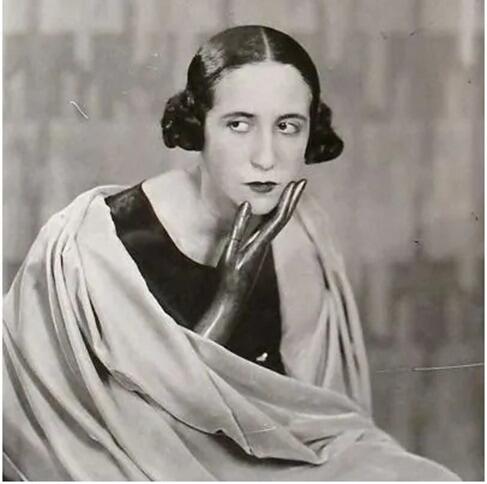 Surrealist poetry: an early game of exquisite corpse