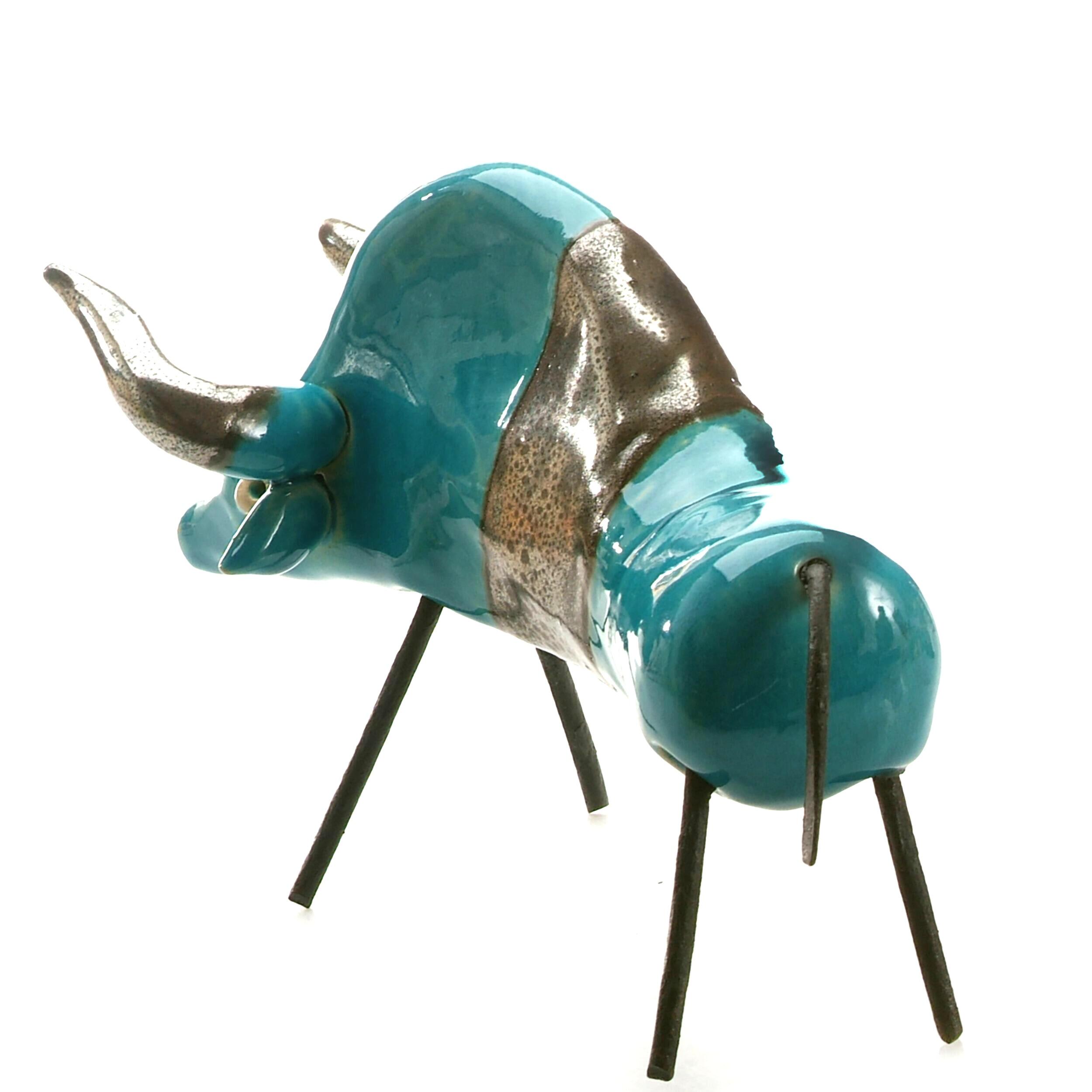 Handmade Ceramic Raging Bull Statue – Masculine Pottery Ornament, Powerful Animal Sculpture, Unique Gift for Men