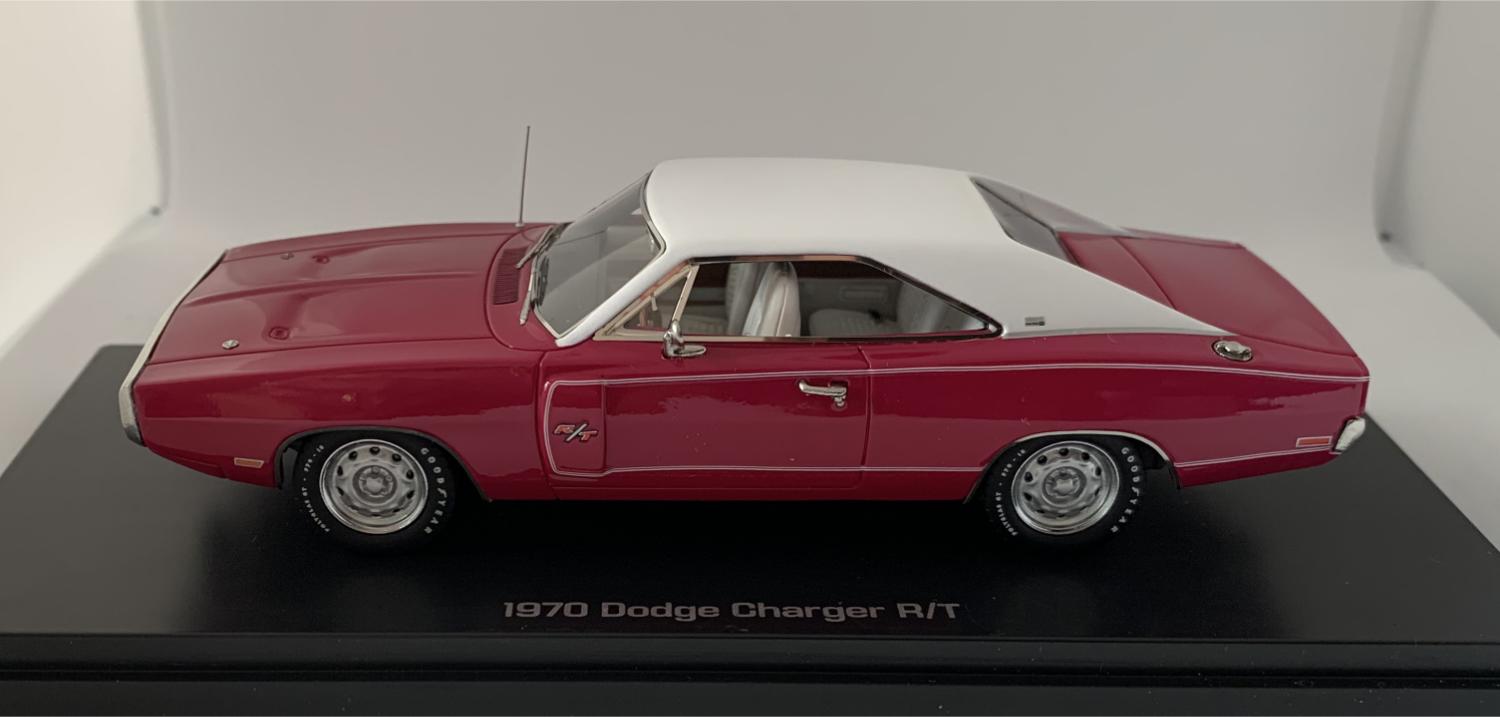Dodge Chargeur 1970 Panthère Rose modèle 1/43 Voiture Résine Autoworld