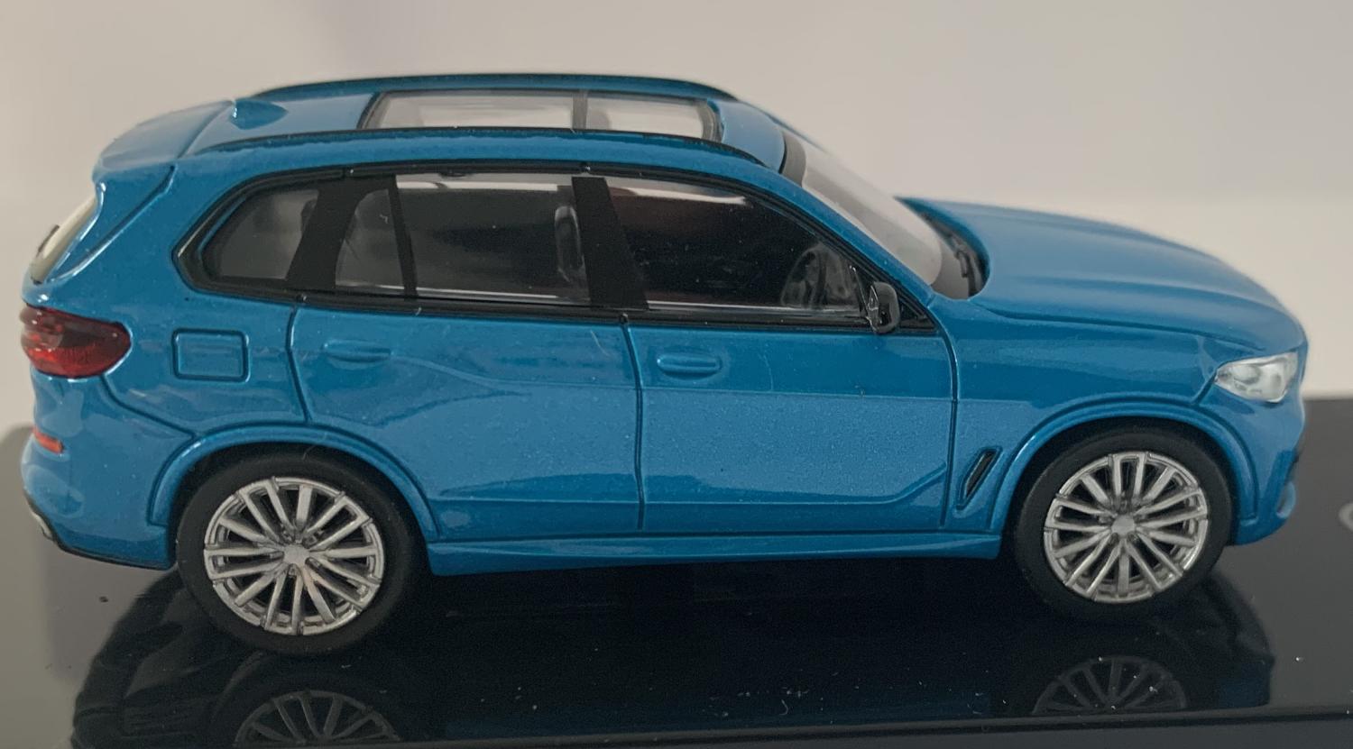 BMW X5 (G05) 2018 in atlantis 1:64 scale model from Paragon Models