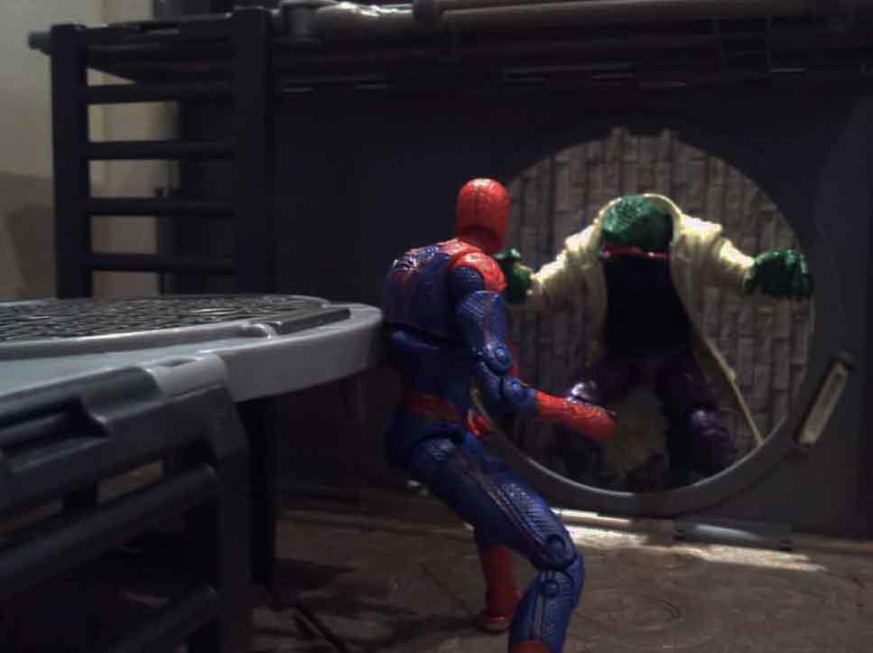 Marvel Universe The Lizard Vs Spider-man Sewer Clash Action Figures 3.75"
