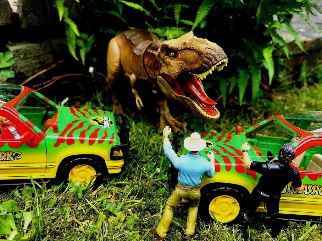 Jurassic Park Tyrannosaurus Rex attack 3.75" Action Figures