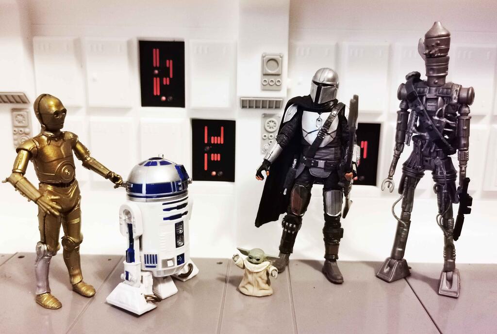 Star Wars The Mandalorian, IG-11, Grogu, C3-PO and R2-D2 3.75" Action Figures