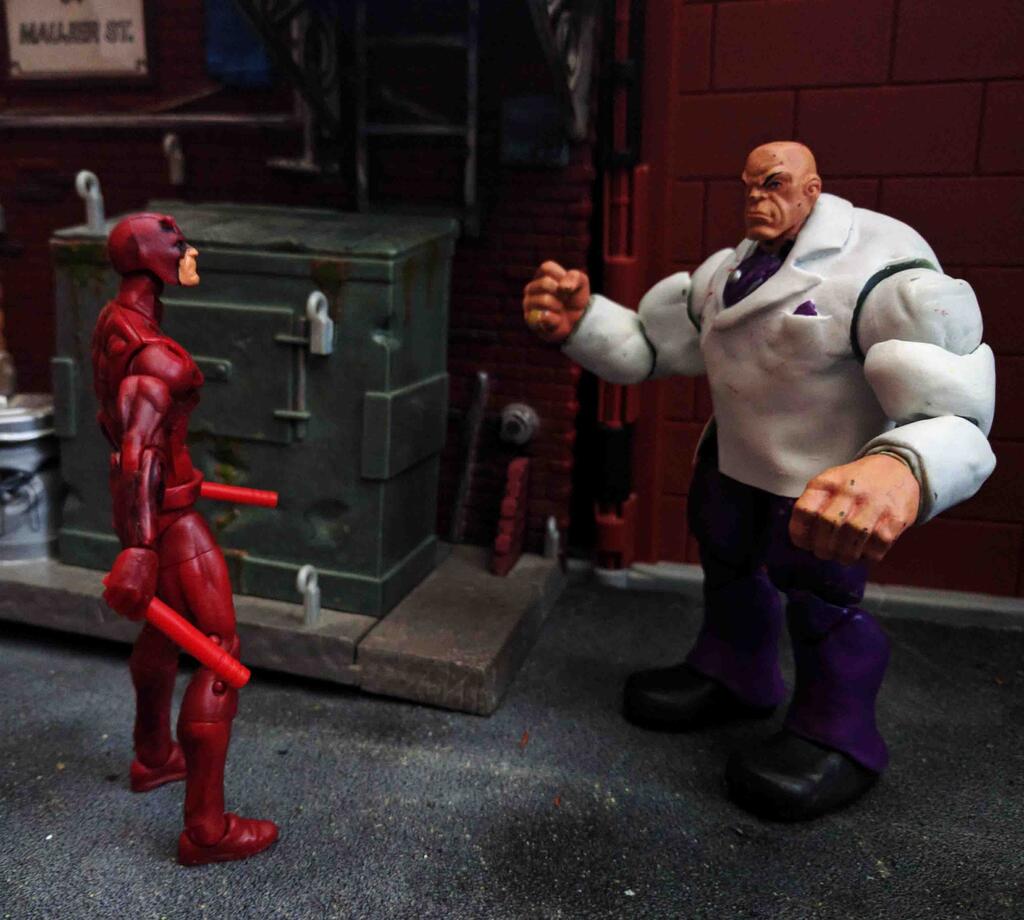 The Kingpin vs Daredevil Marvel Universe 3.75" Awesome Action Figures UK