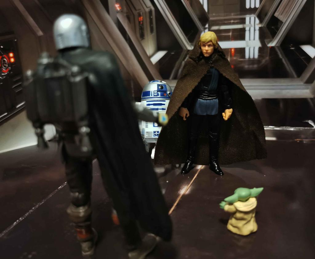 Star Wars Vintage Collection The Mandalorian Din Djarin, Grogu, Luke Skywalker and R2-D2 3.75" Action Figures