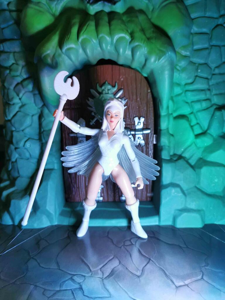 Masters of the Universe Origins The Sorceress of Castle Grayskull Action Figure