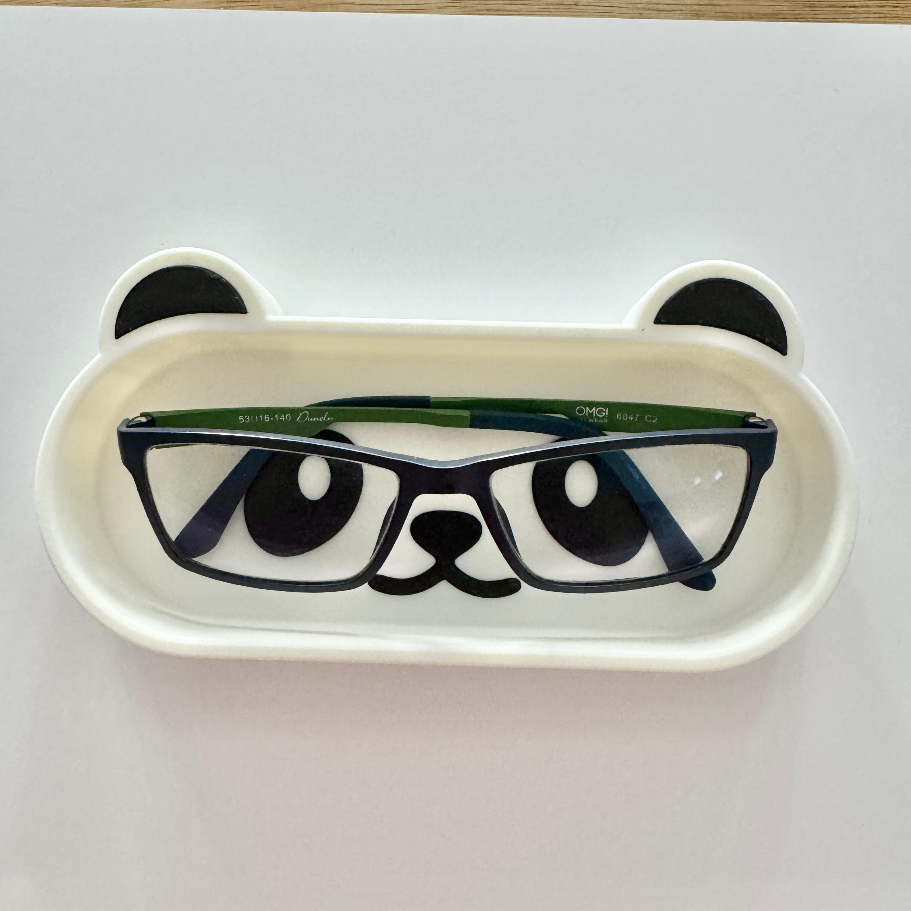 Panda glasses tray with glasses in