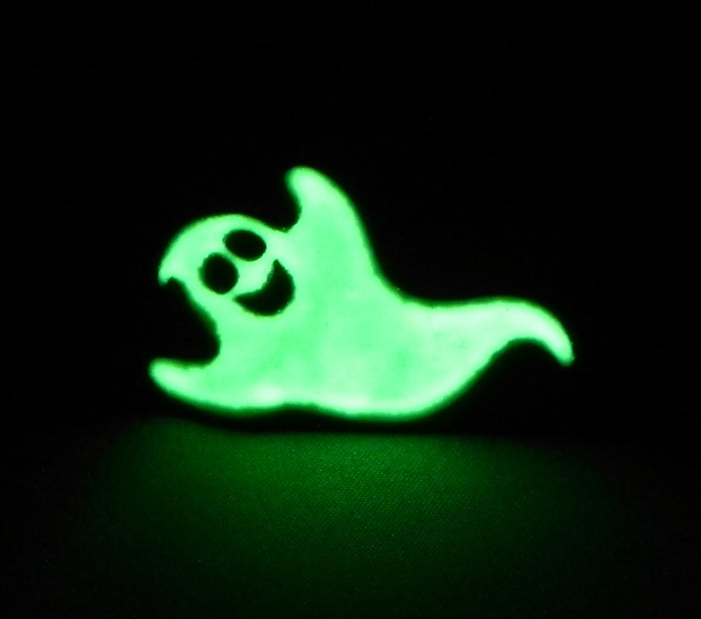 wholesale-glow-in-the-dark-badges