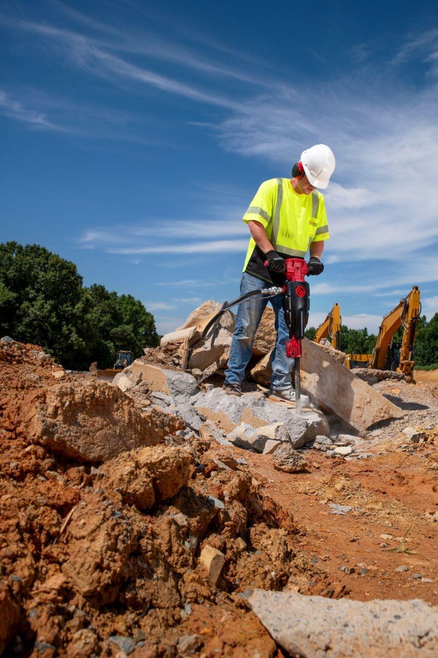 CP 1260 SVR Heavy Duty Pneumatic Breaker