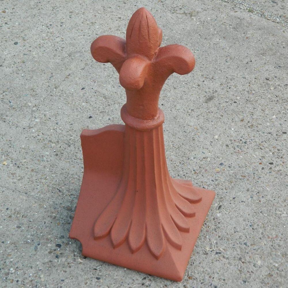 Angled block end old fleur finial