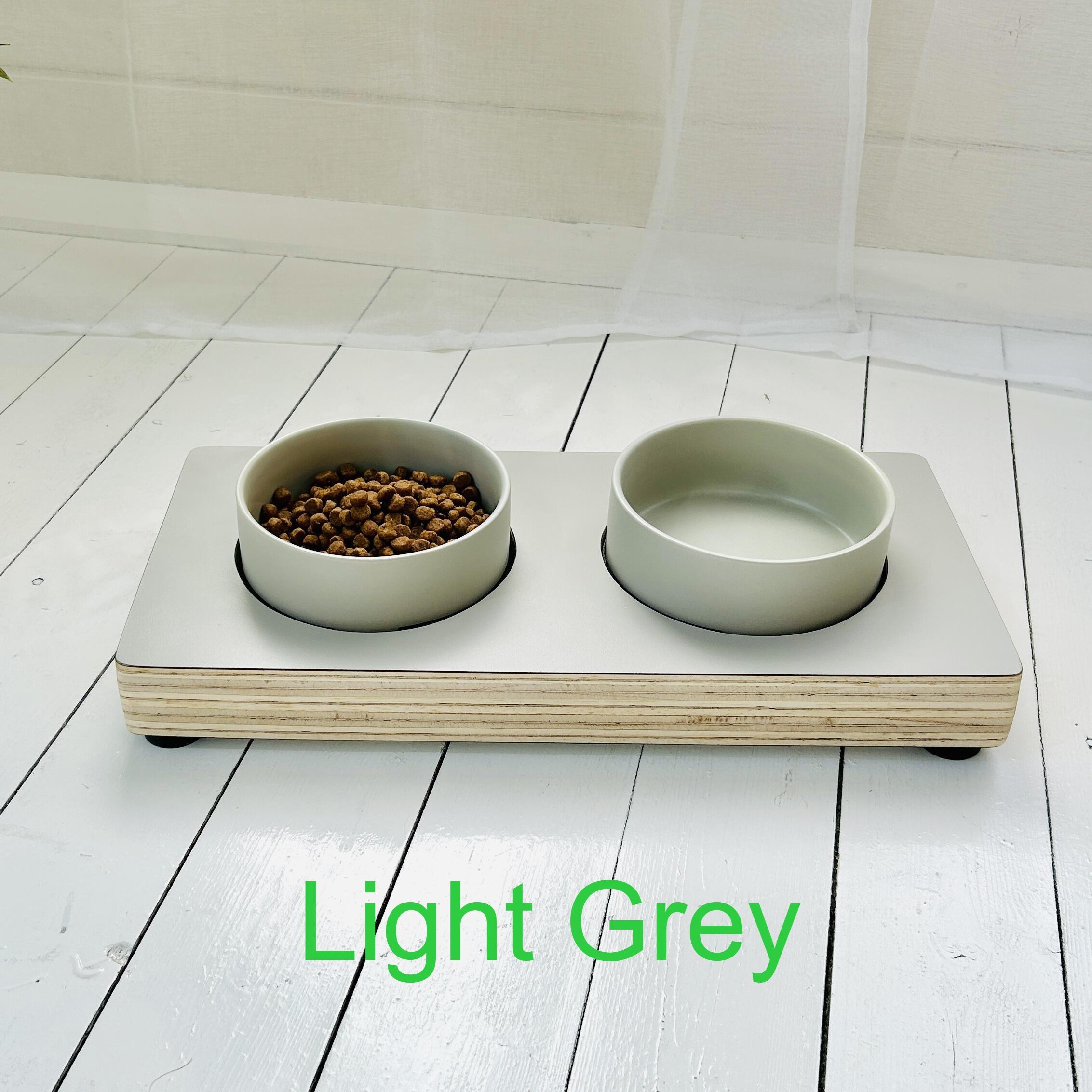 platinum finished pet stand with ceramic bowls front view